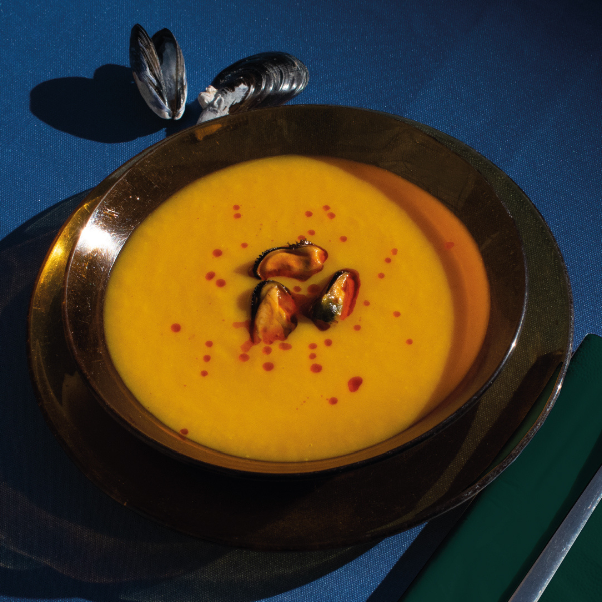 Kryddade musslor i inlagd sås