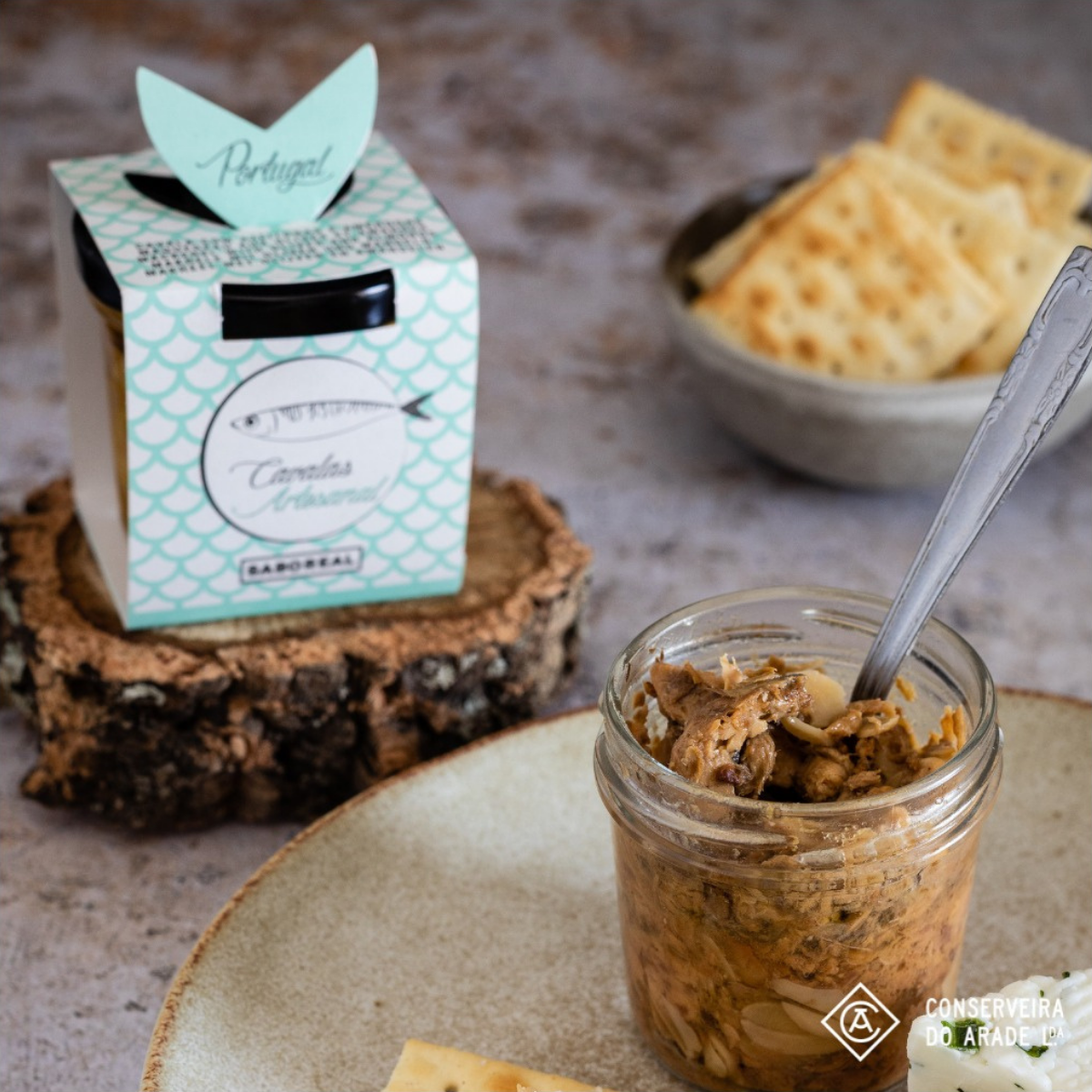 Makrillspread med oliver och mandel